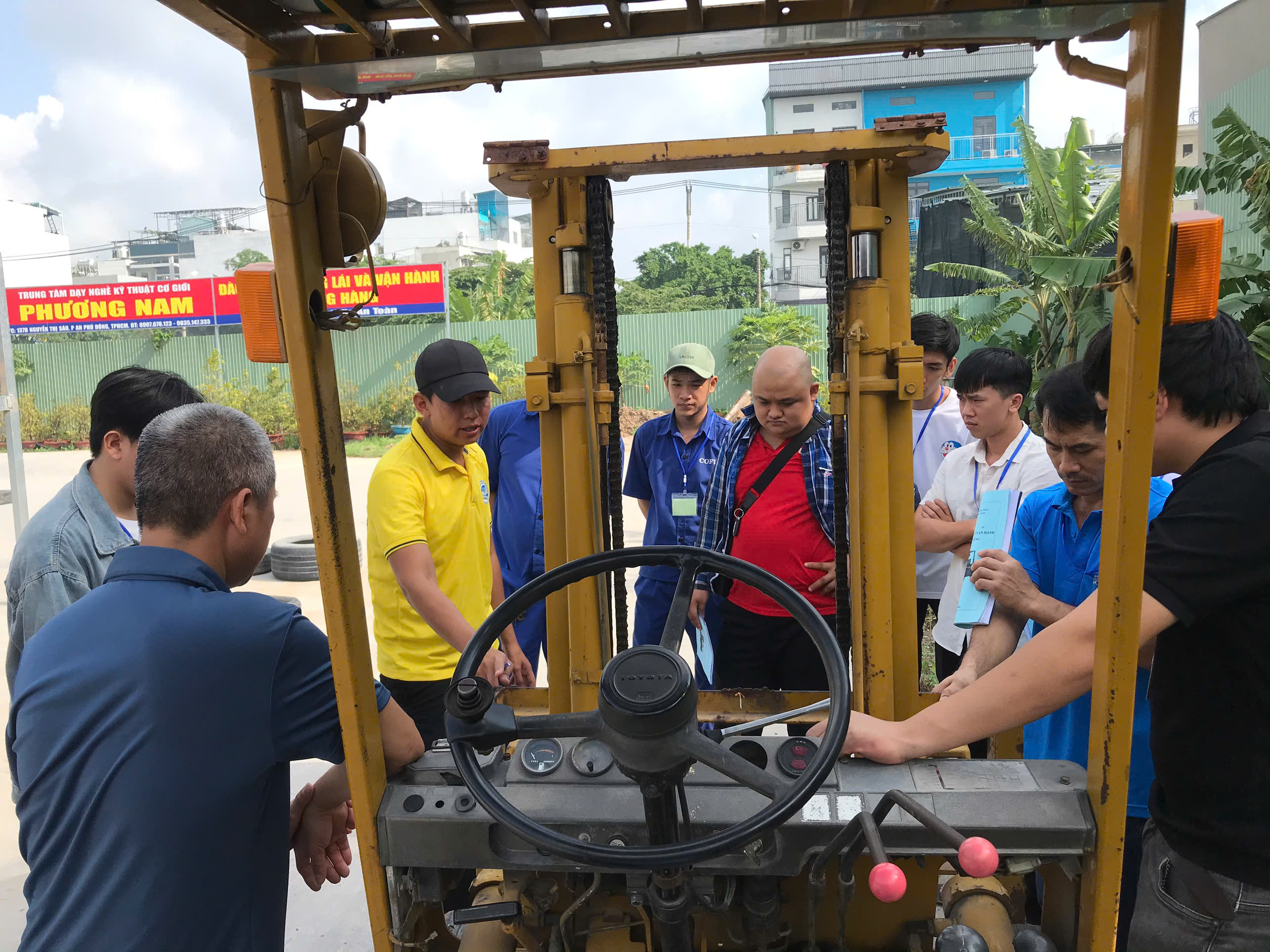 MỘT VÀI ĐIỀU CHIA SẺ VỀ LÁI XE NÂNG HÀNG