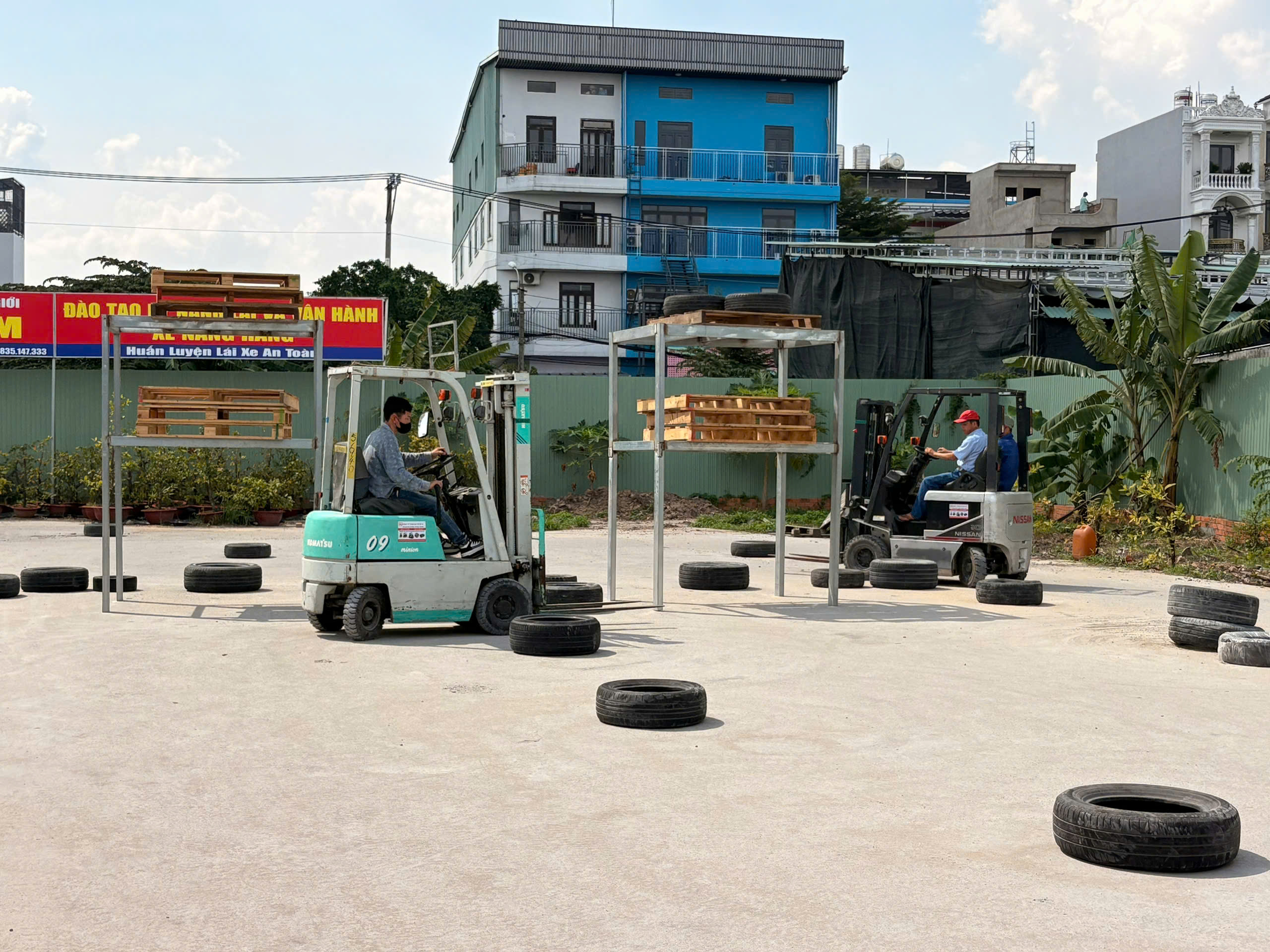THÔNG BÁO TUYỂN SINH KHÓA HỌC CHỨNG CHỈ XE NÂNG